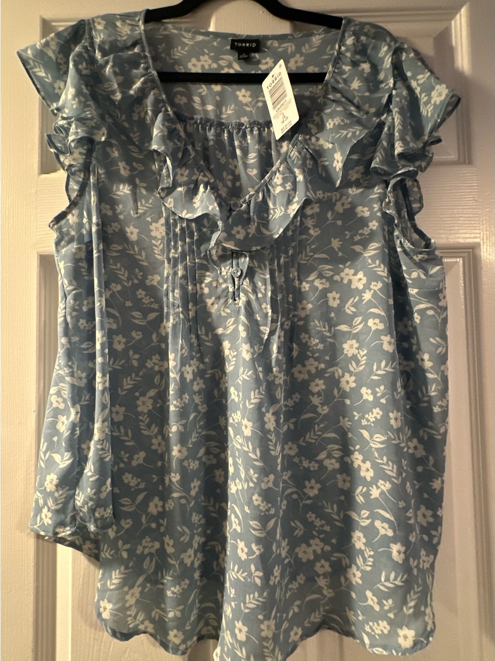 torrid NWT Light Blue Floral Ruffle Sleeve Top - Picture 2 of 10
